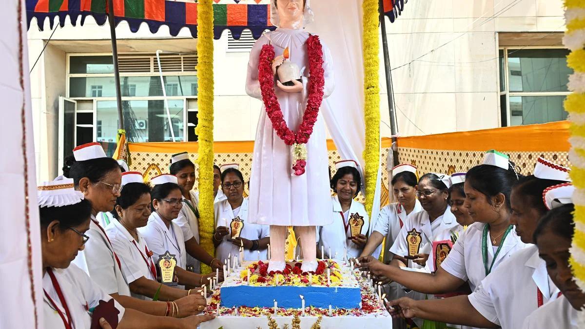అంతర్జాతీయ నర్సుల దినోత్సవం.. విశిష్ట సేవలకు 35 మందికి సన్మానం