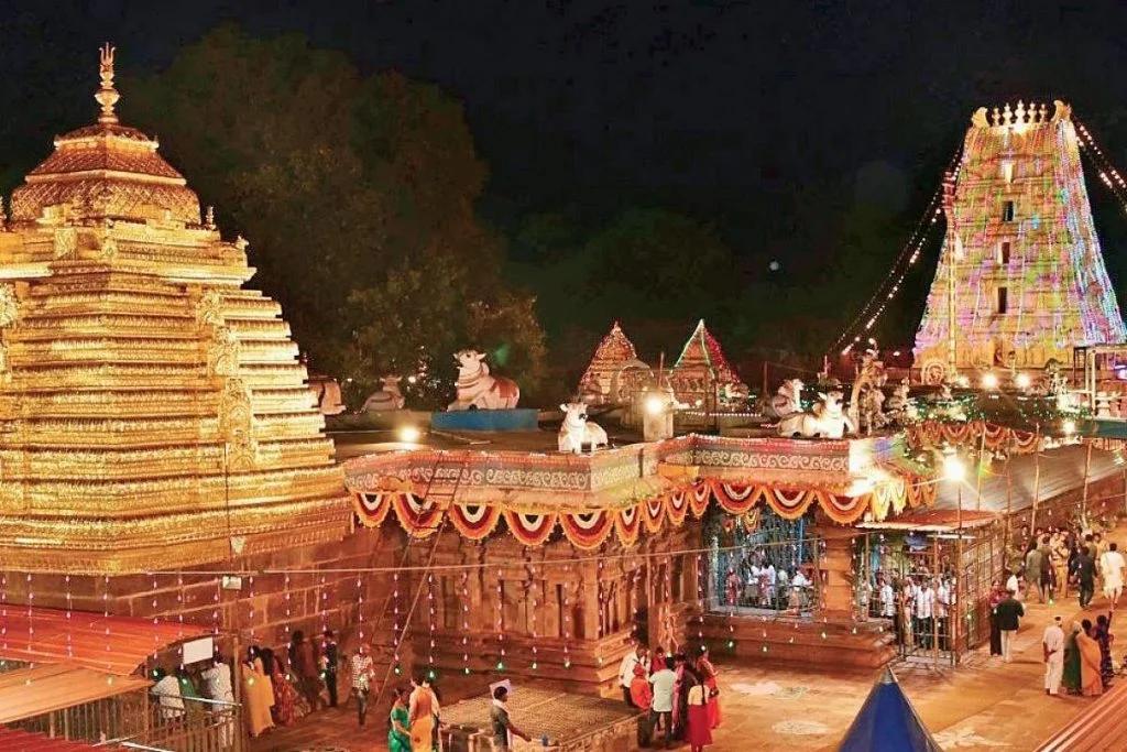 Cyber Fraud in Srisailam: Devotees Duped of Rs 15,000 in Fake Room Booking Scam