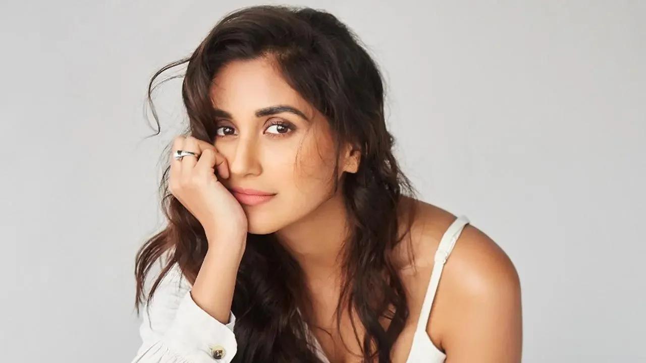 మామిడి పండ్లంటే ప్రాణం అంటున్న నికితా దత్తా