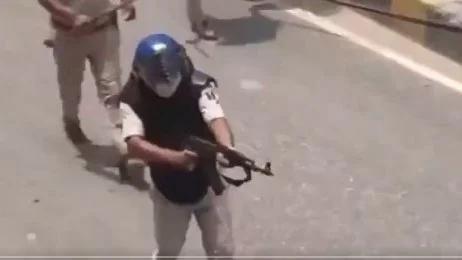 విద్యార్థుల నిరసనల్లో ఎకె 47 కాల్పుల కలకలం