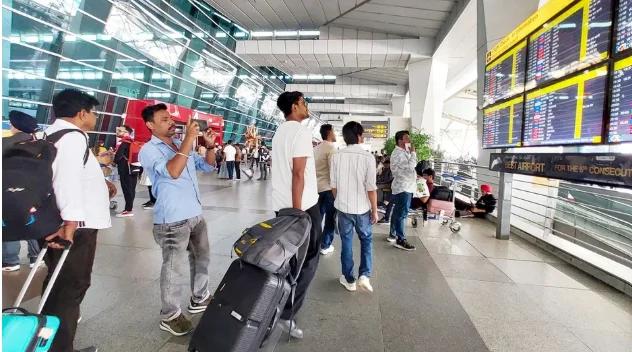 Delhi Rains Disrupt Air Travel: 15 Flights Diverted From IGI Airport Amid Thunderstorm