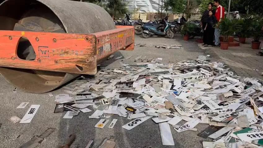 Pimpri-Chinchwad Police Bulldoze Illegal Number Plates! 