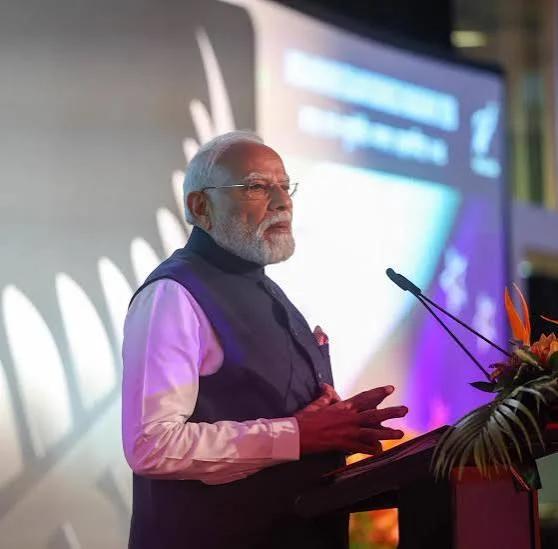 మోదీ ముంబై పర్యటనకు ముందు నకిలీ పీఎంఓ గుర్తింపు కార్డుతో భద్రతా కలకలం