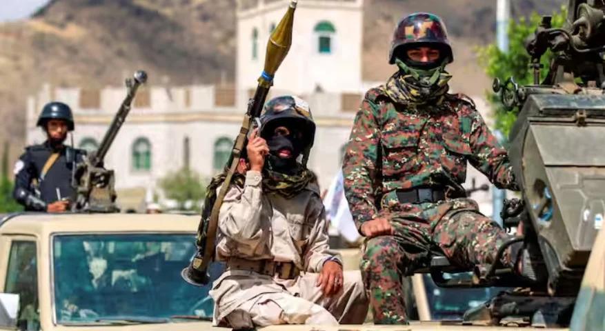 Yemen Clashes Intensify as Houthis Push Toward Bab al-Mandab; 81 Fighters Killed