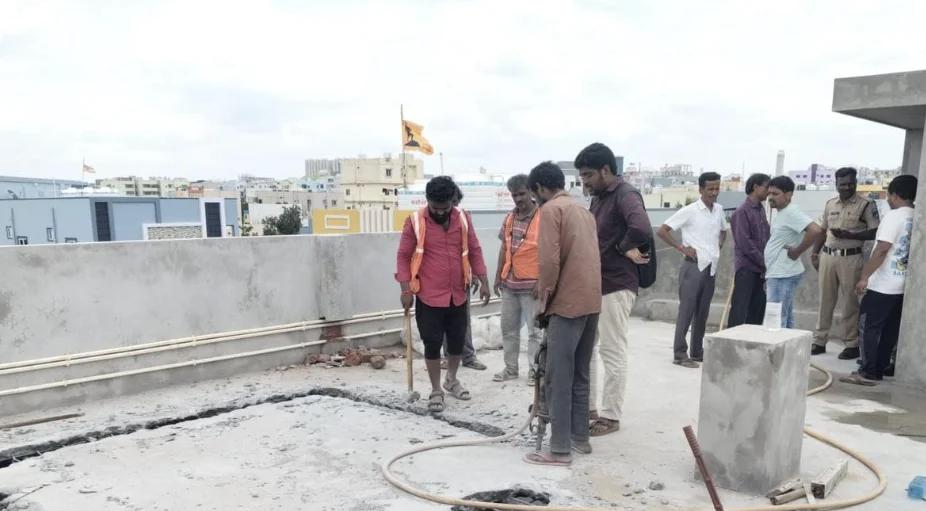 సైబరాబాద్‌లో అక్రమ నిర్మాణాలపై కొరడా.. ఒక్కరోజే 25 భవనాలు కూల్చివేత