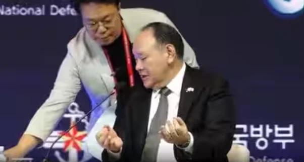 China Note Lands Mid-Speech; Philippines Defence Chief Fires Back at Beijing