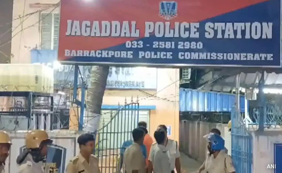 Bengal Cops Arrest 4 Trinamool Workers Over Violence Outside Police Station