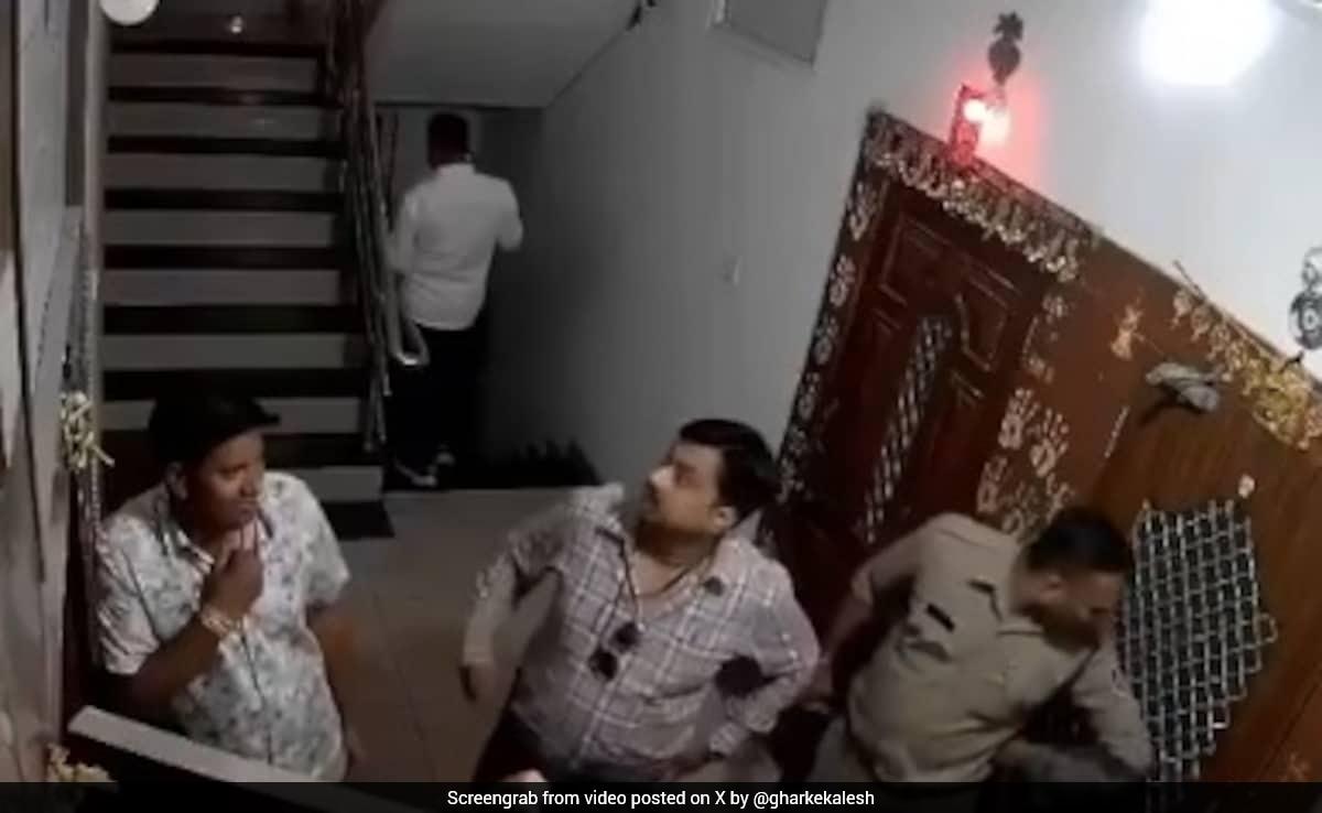 5 Indore Cops Break Into Businessman's House, Steal Jewellery. Suspended