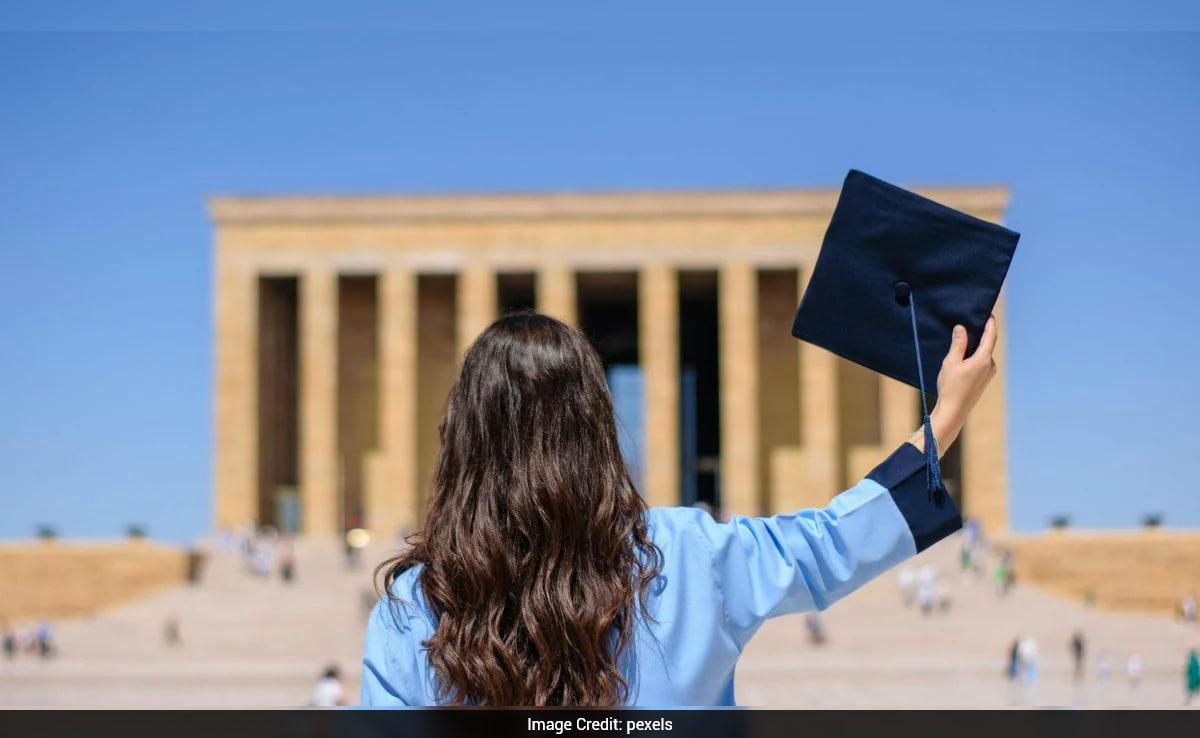 MEA Pushes Student Registration Abroad to Improve Emergency Response