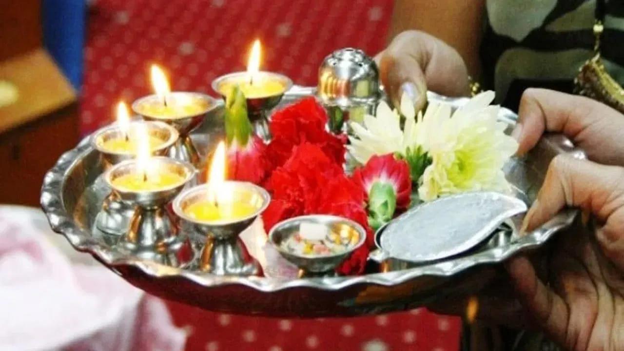 దేవుడికి హారతి ఎలా ఇవ్వాలో తెలుసా..? పూజ తర్వాత ఈ మంత్రం పఠిస్తేనే సంపూర్ణ ఫలం..!