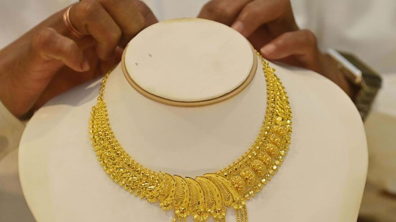 Gold Prices: బంగారం ధరలపై మరో బాంబ్.. వచ్చే నెలలో మరింత పెరుగుతాయా..?