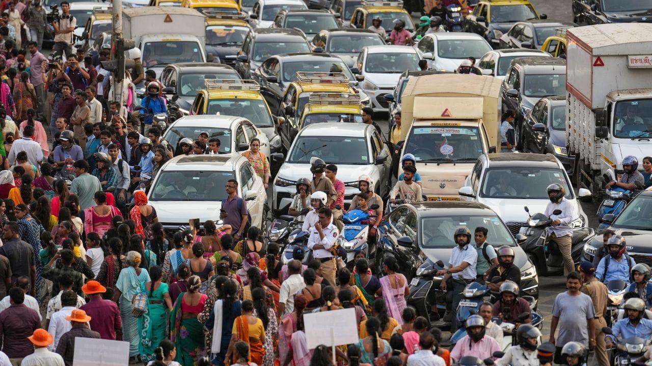 Hyderabad : హైదరాబాదీలకు బిగ్‌ అలర్ట్.. ఆ రూట్‌లో ట్రాఫిక్ మళ్లింపు.. ఎప్పటివరకంటే?