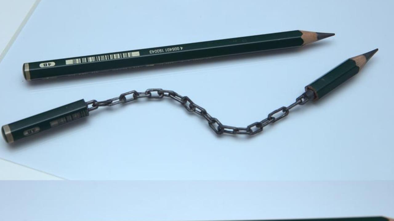 పెన్సిల్ మొనపై అద్భుత కళాఖండం.. ఇంటర్ లాకింగ్ గొలుసుతో తెలుగు కళాకారుడు సెన్సేషన్!