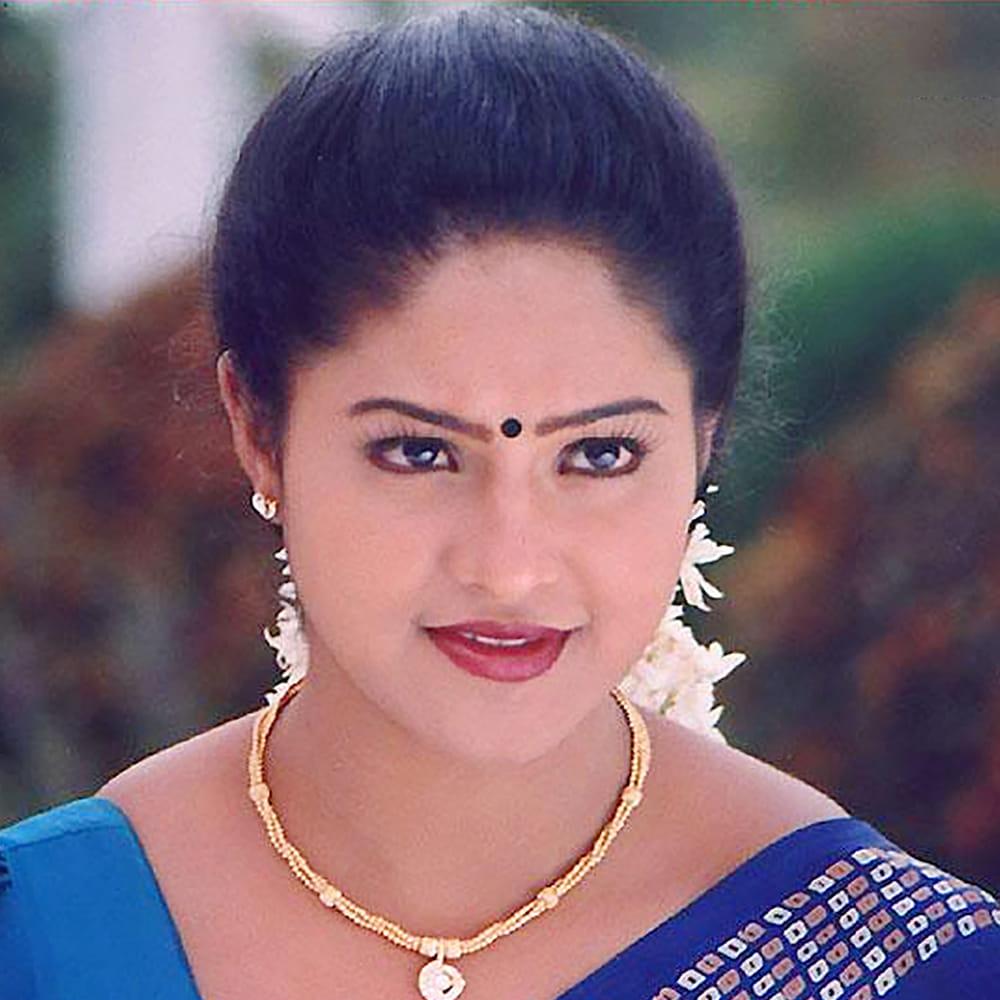 Raasi : ఆ సినిమా చేసి తప్పు చేశా.. నా కెరీర్ మొత్తం నాశనం చేశాడు.. రాశి కామెంట్స్..