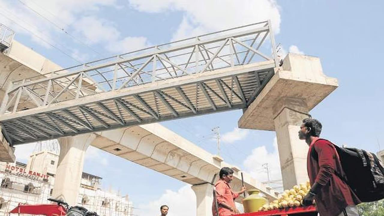 Hyderabad: మెట్రో దిగగానే నేరుగా స్టేషన్‌లోకి.. సికింద్రాబాద్ రైల్వే స్టేషన్ వద్ద భారీ స్కైవాక్..