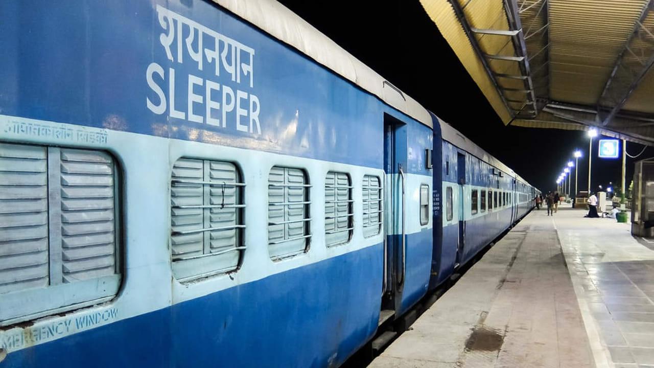 Train: రైలులో జనరల్ బోగీలు ముందు, వెనుక ఎందుకుంటాయో తెల్సా.? పెద్ద కథే ఉందిగా..