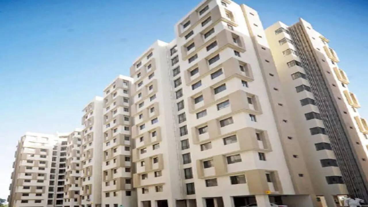 Oberoi Realty shares rise 3% after sharp surge in Q4FY26  bookings