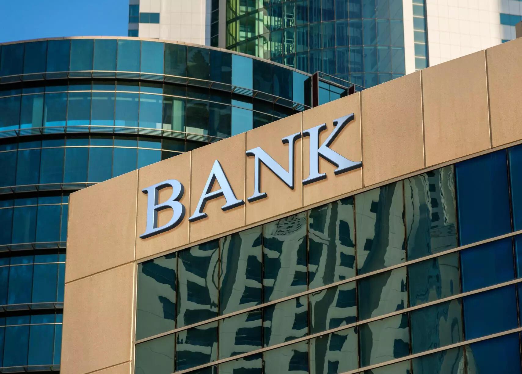 HDFC, Yes Bank, SBI, AU Small Finance Bank shares jump up to 4%. Key Nifty Bank levels to watch out for