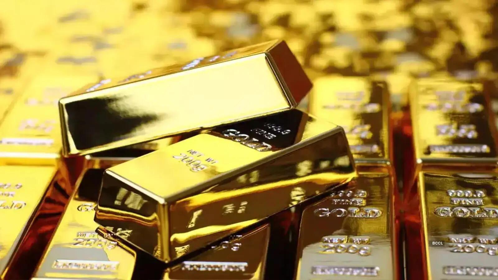 Gold set for weekly drop as higher oil prices stoke inflation fears