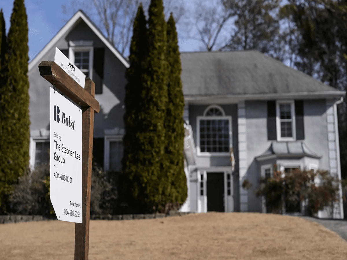 US housing market faces volatility despite decline in mortgage rates