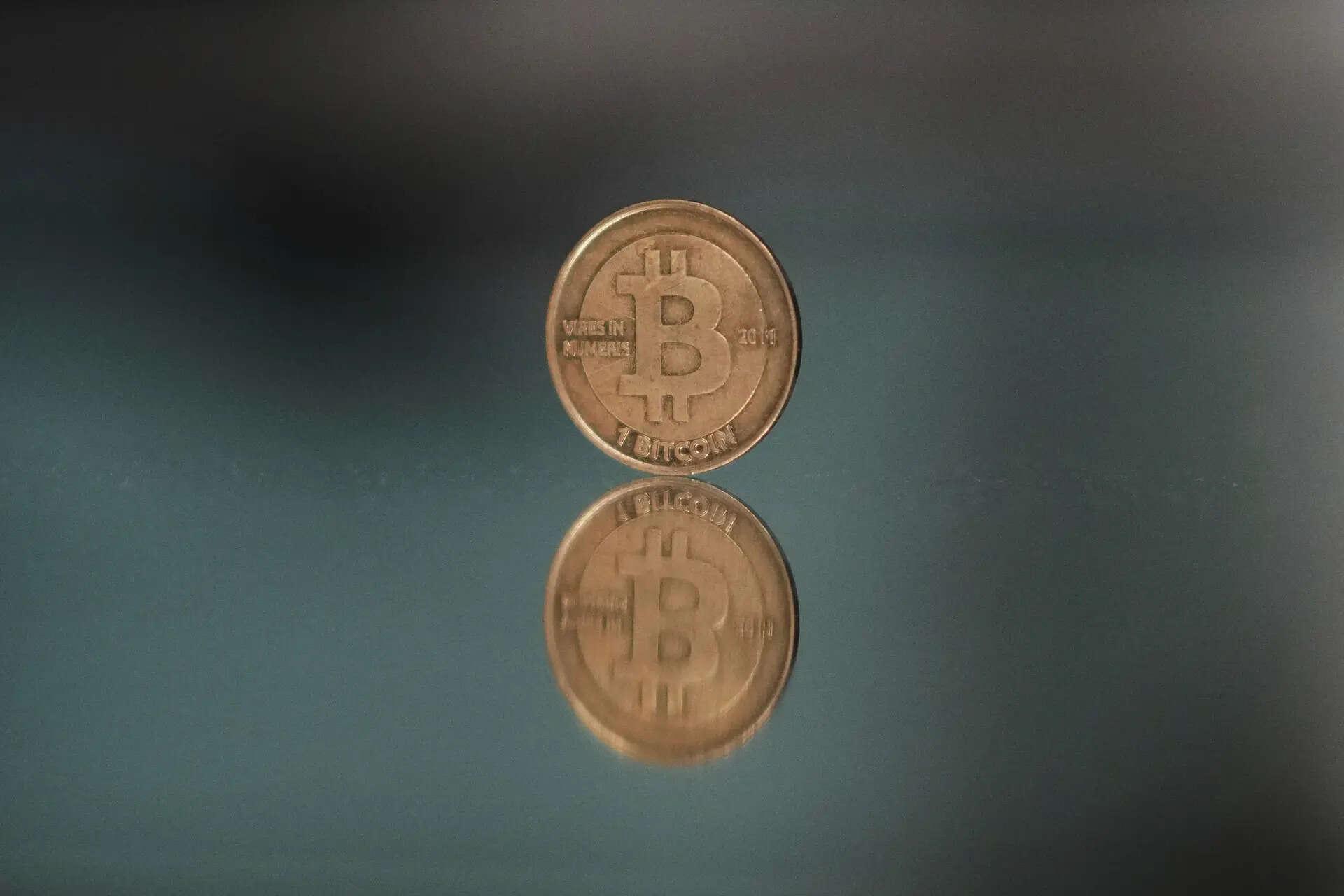 Push to unwind Bitcoin hoarder shows once-hot trade failing