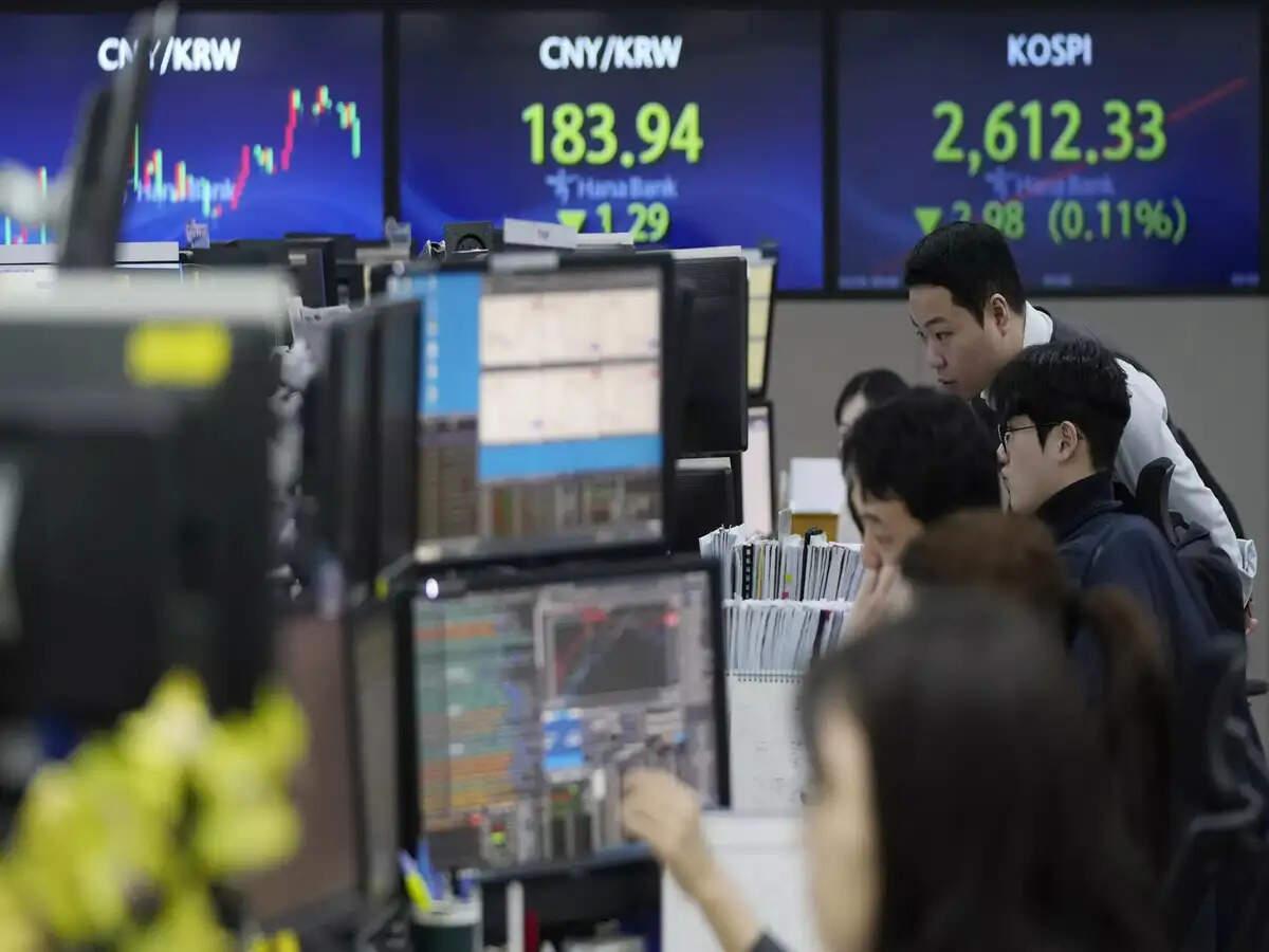 Global Market Today: Oil jumps, Asian shares mixed as US-Iran talks stall