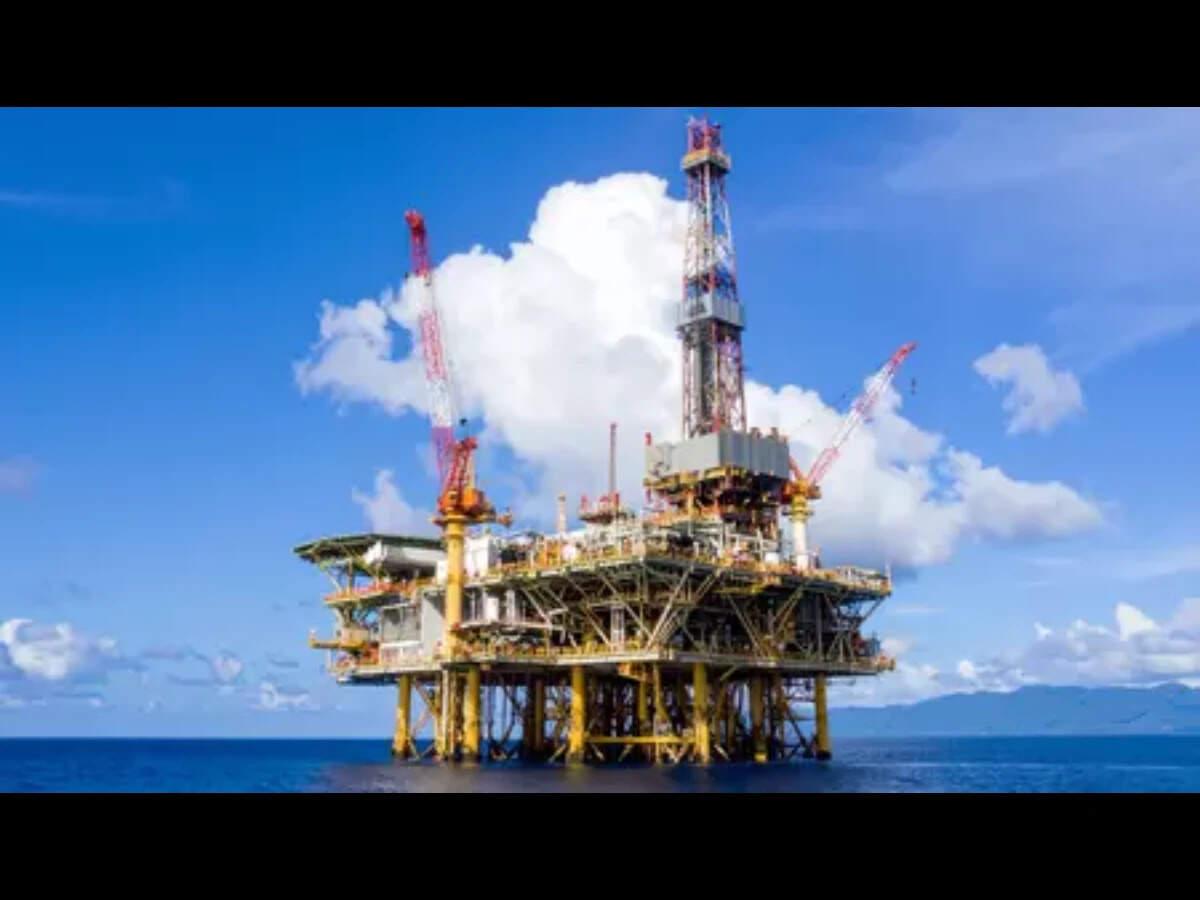 Brent hits one-month high over concerns about prolonged Hormuz disruption