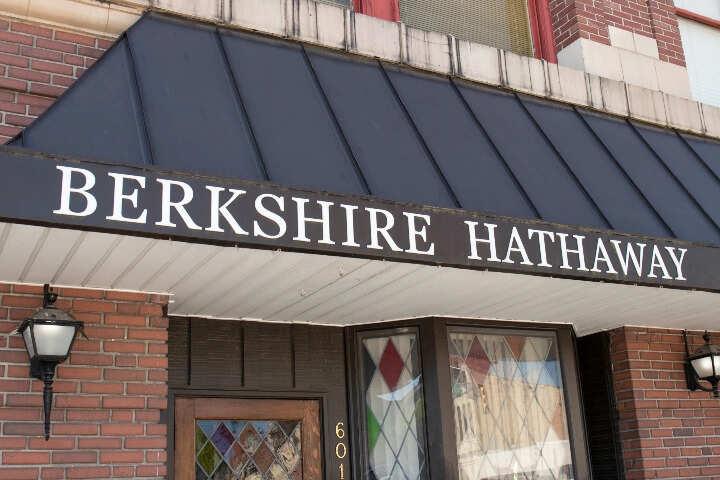 Berkshire Hathaway profit rises despite consumer stress, cash sets record