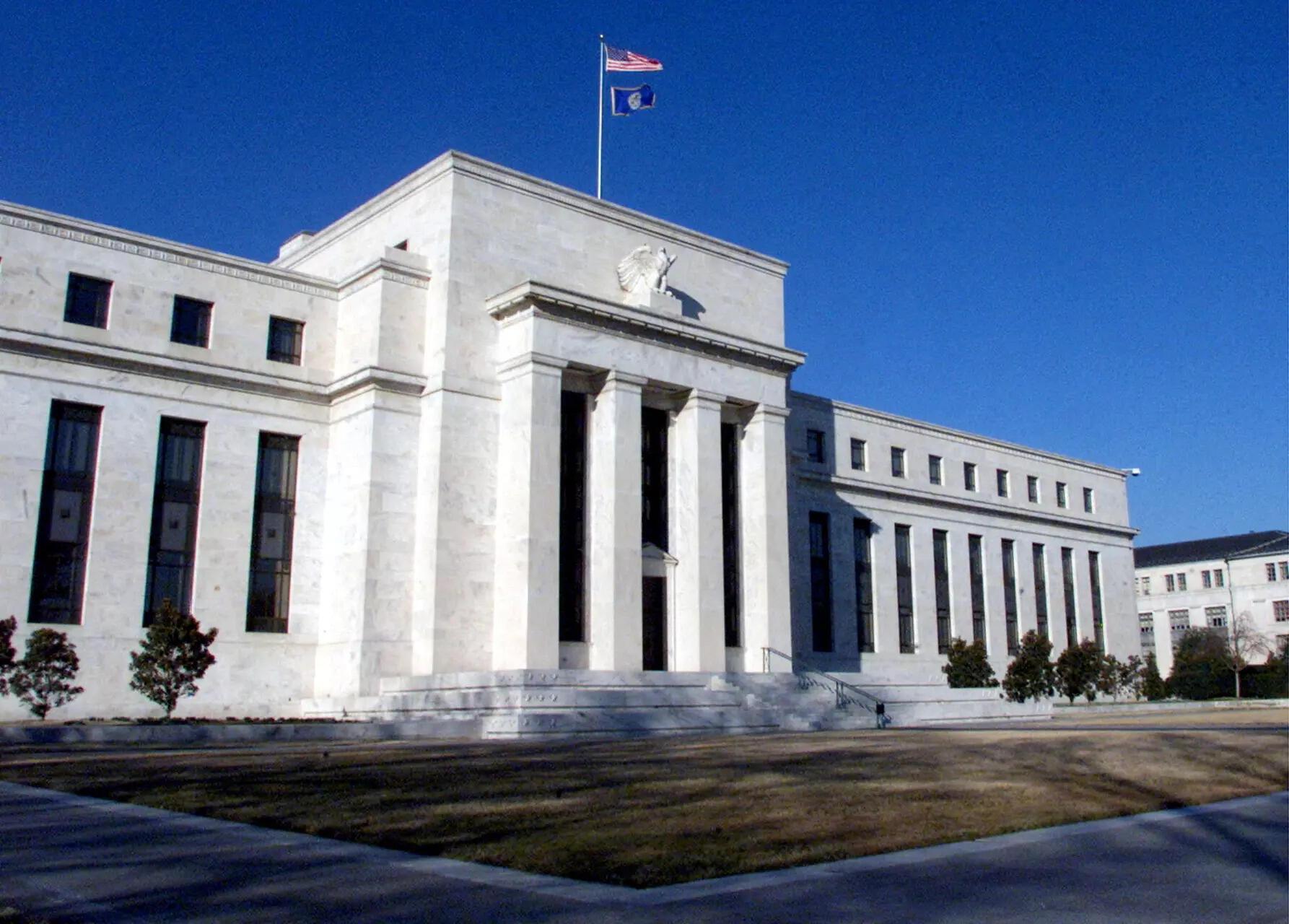 Pimco CIO sees risk of US Fed hiking rates due to Iran war