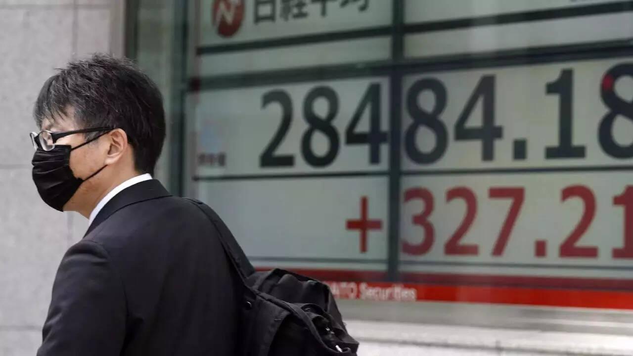 Global Market Today: Tech boost lifts Asian stocks as Iran risks push oil higher