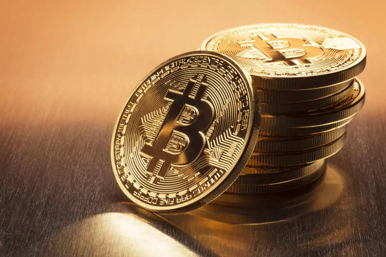 Bitcoin slips below $81K after Trump rejects Iran peace proposal; institutional investors continue accumulating BTC