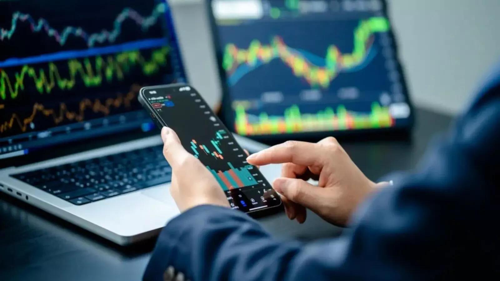 US Stock Market: Tight credit spreads and robust liquidity fuel US bond market surge