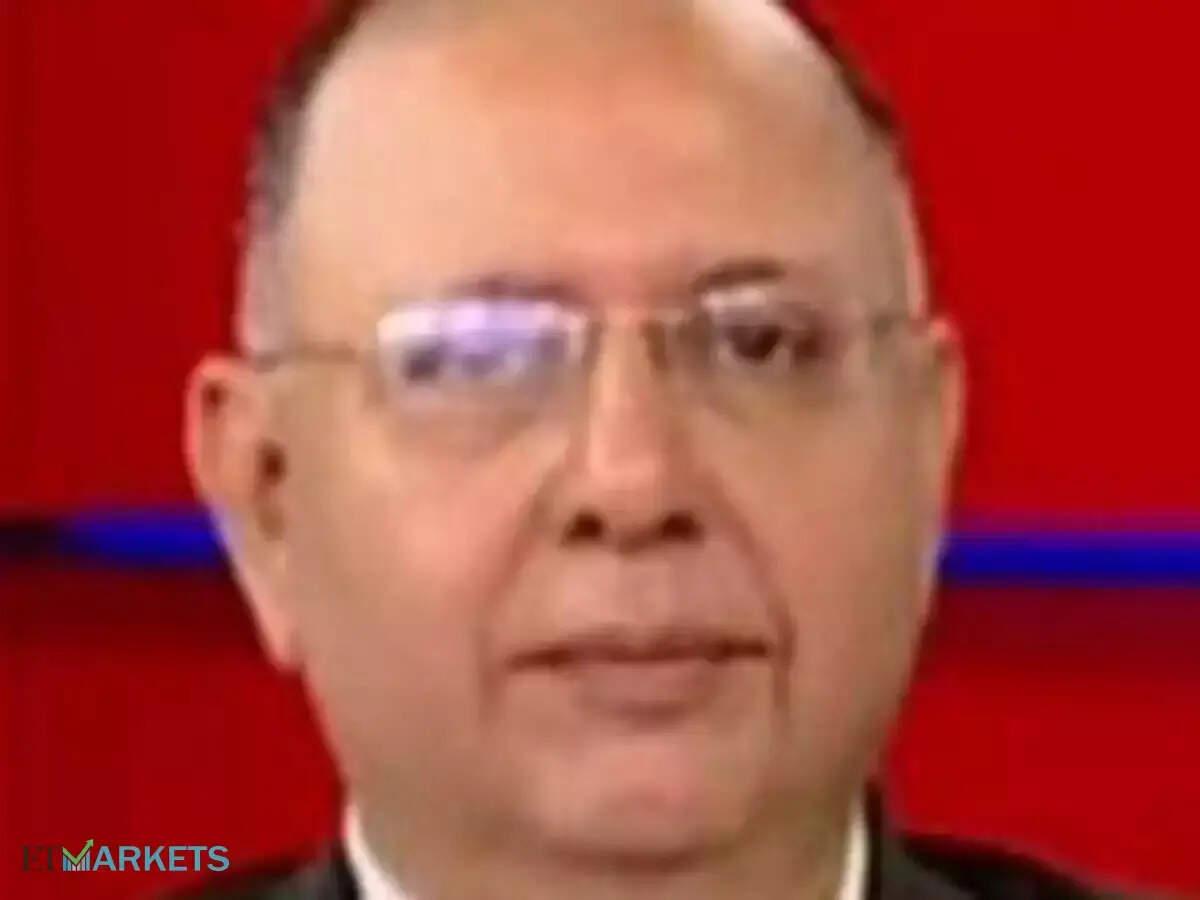 Markets choppy, inflation looming: Pashupati Advani on what should investors do now