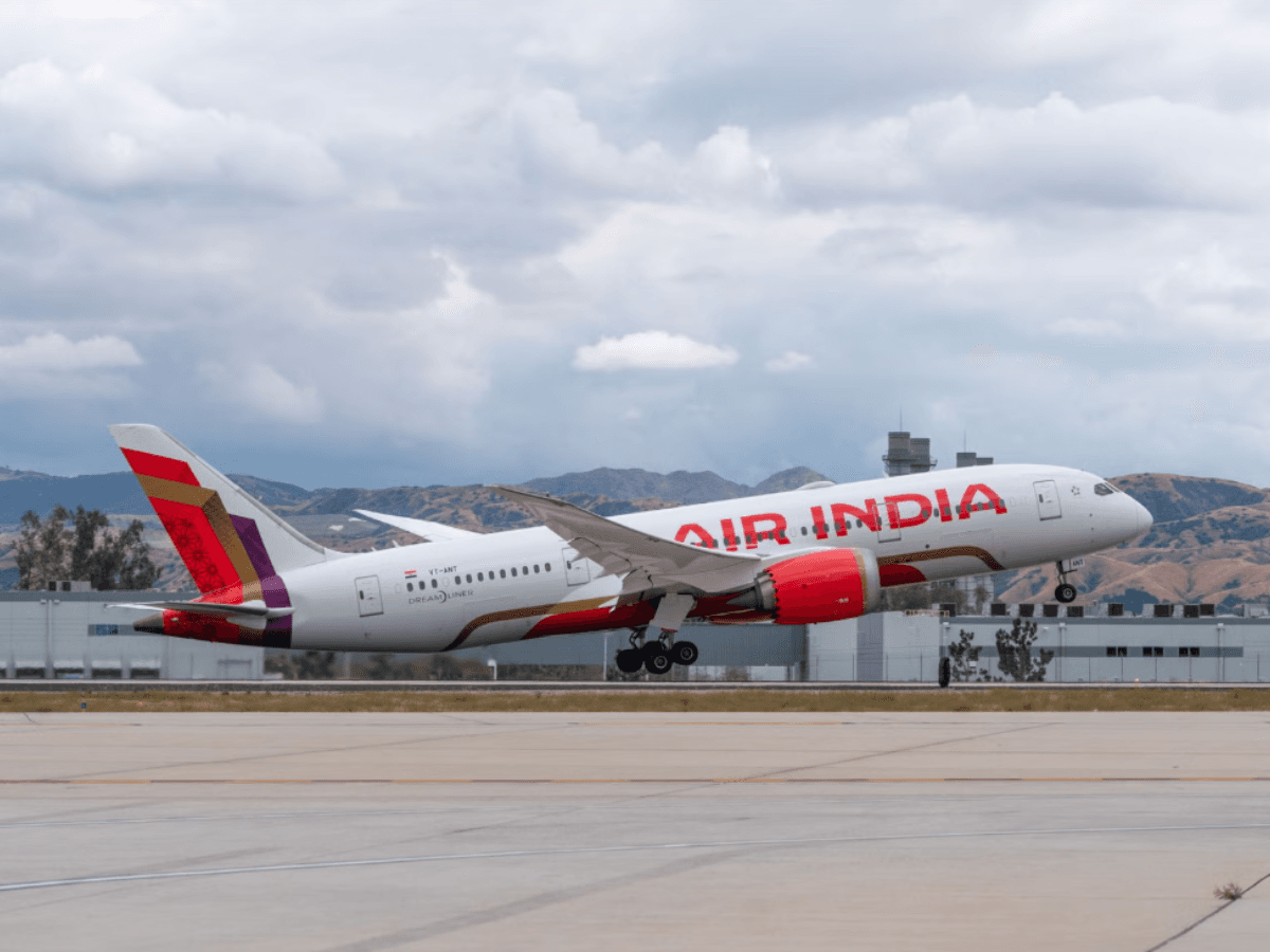 Air India posts annual loss of $2.8 billion, Singapore Air results show
