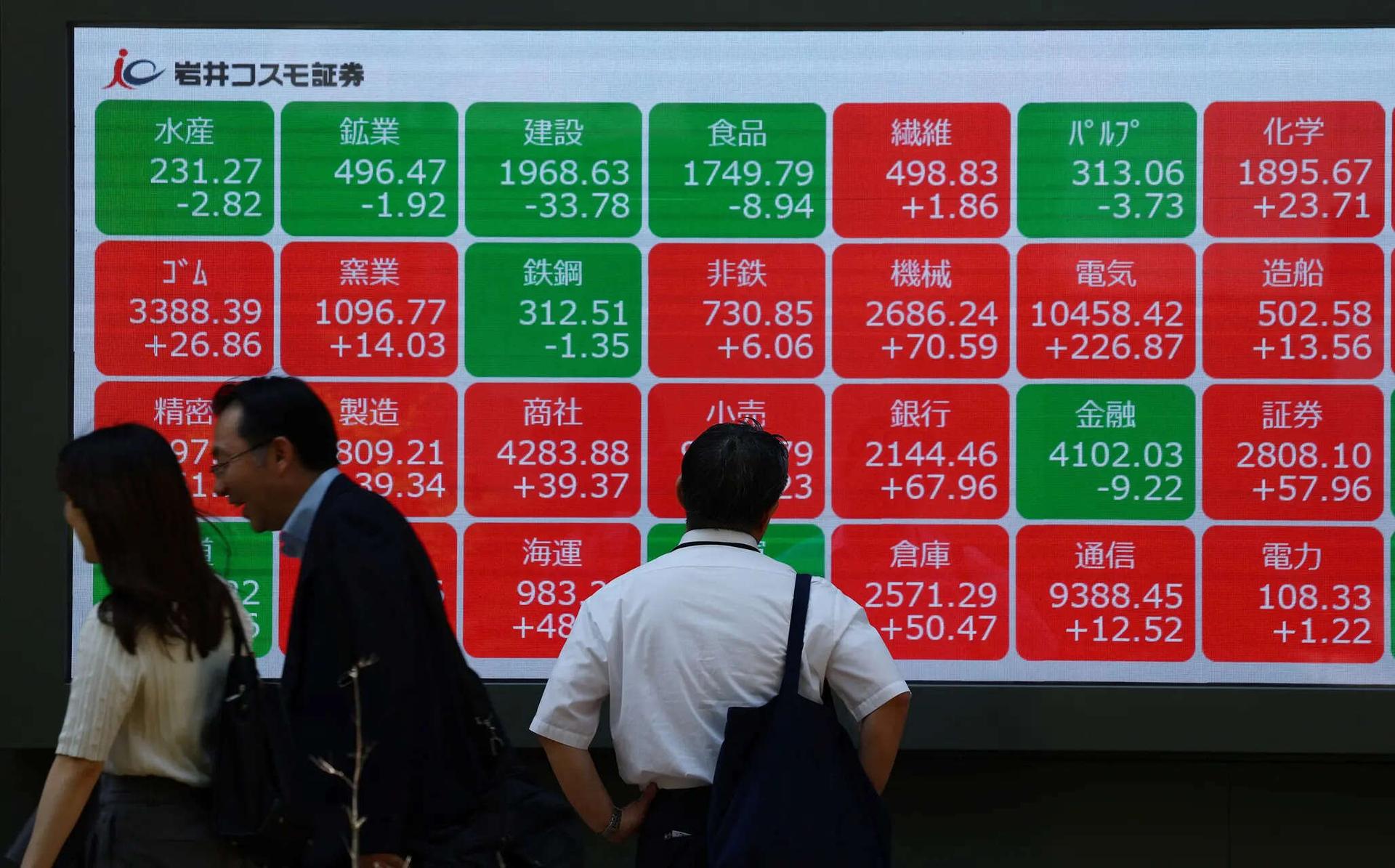 Global Markets | Japan's Nikkei slumps to weekly loss on tech share profit-taking