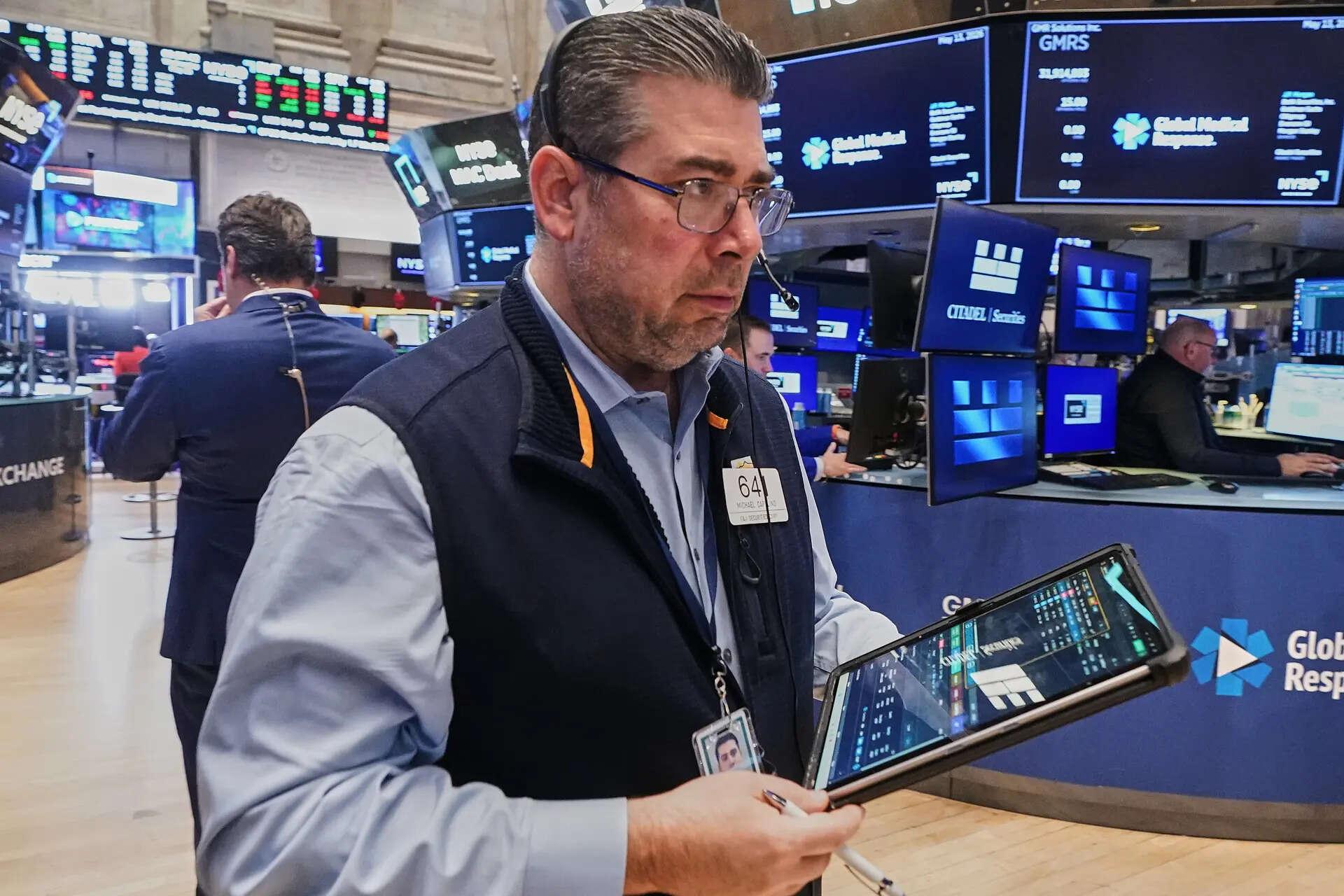 US Stocks end lower on mounting inflation worries