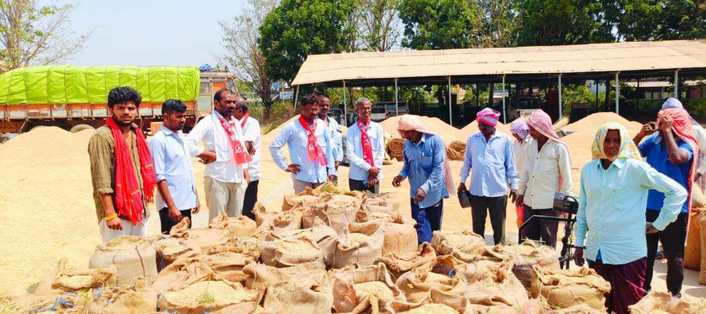 మక్కల కొనుగోలులో ప్రభుత్వం విఫలం: గాదె ప్రభాకర్ రెడ్డి