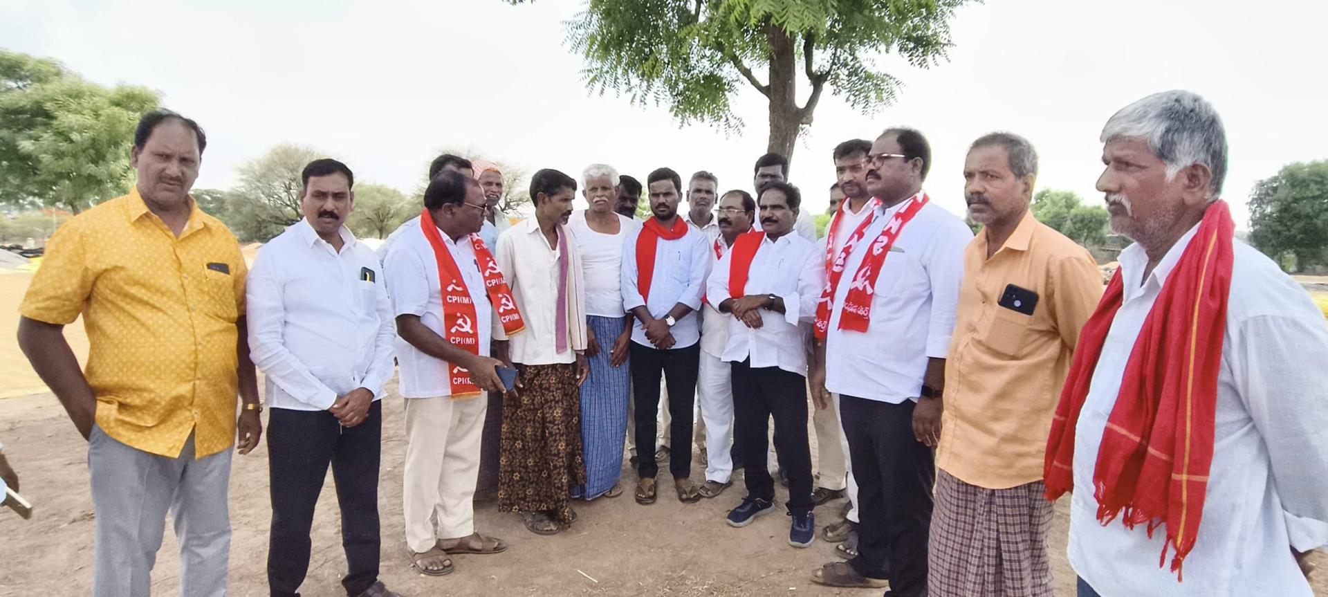 ధాన్యం కొనుగోళ్లలో నిర్లక్ష్యం వీడాలి