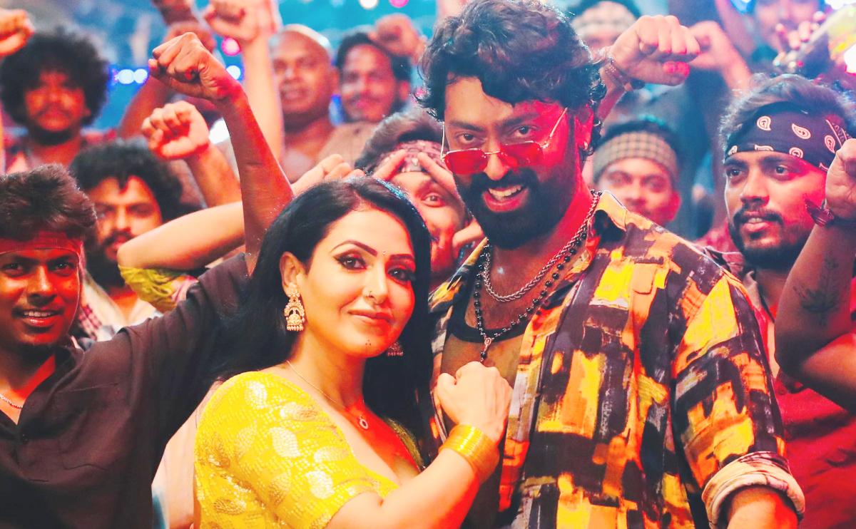 స్టెప్పులు వేయించే ‘లబ్బరు బొమ్మ`