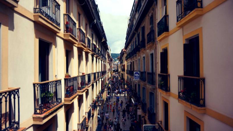 Google Photos uses AI to make the iconic closet from ‘Clueless’ a reality