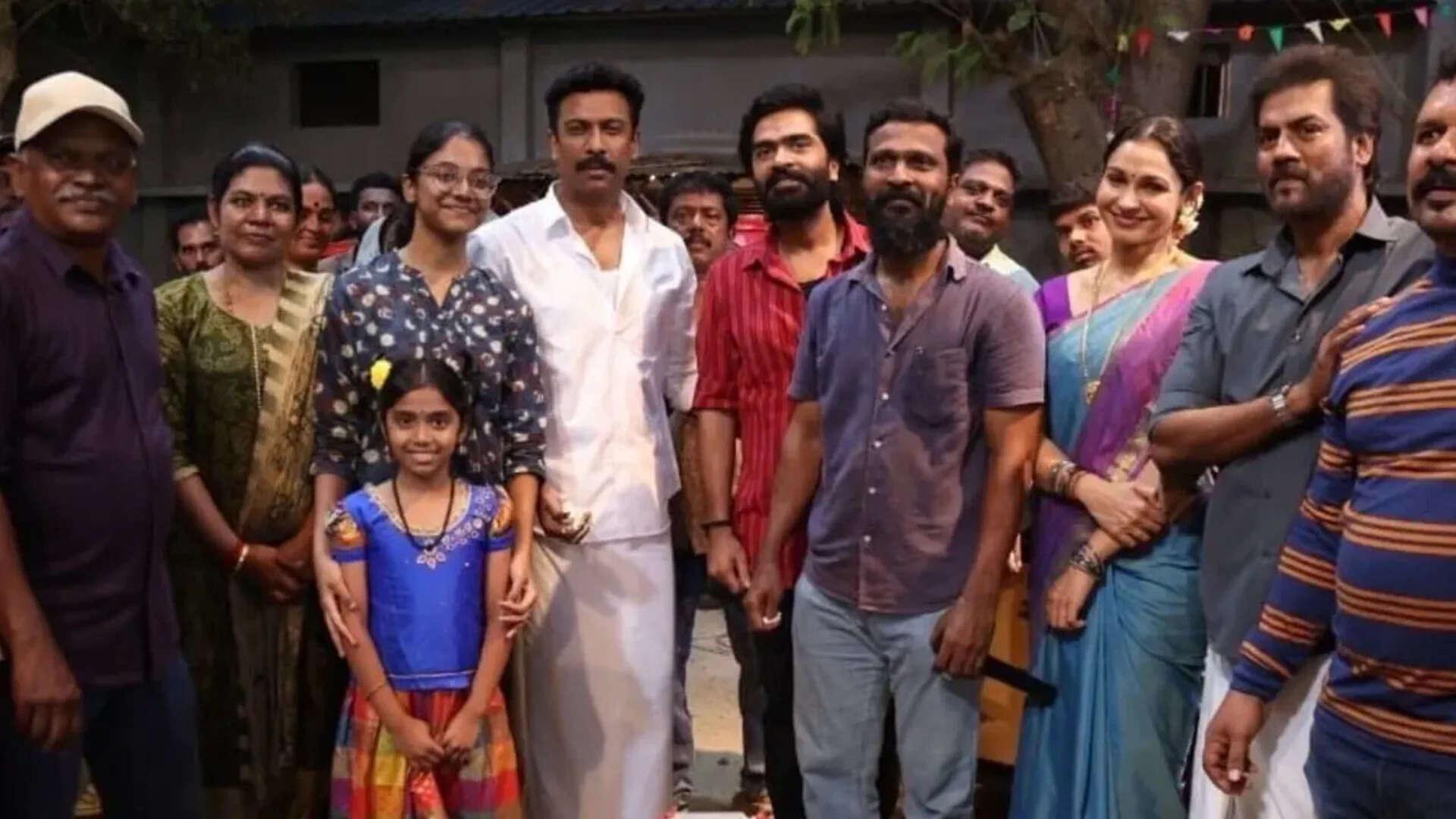 Samuthirakani celebrates birthday during ‘Arasan’ shoot