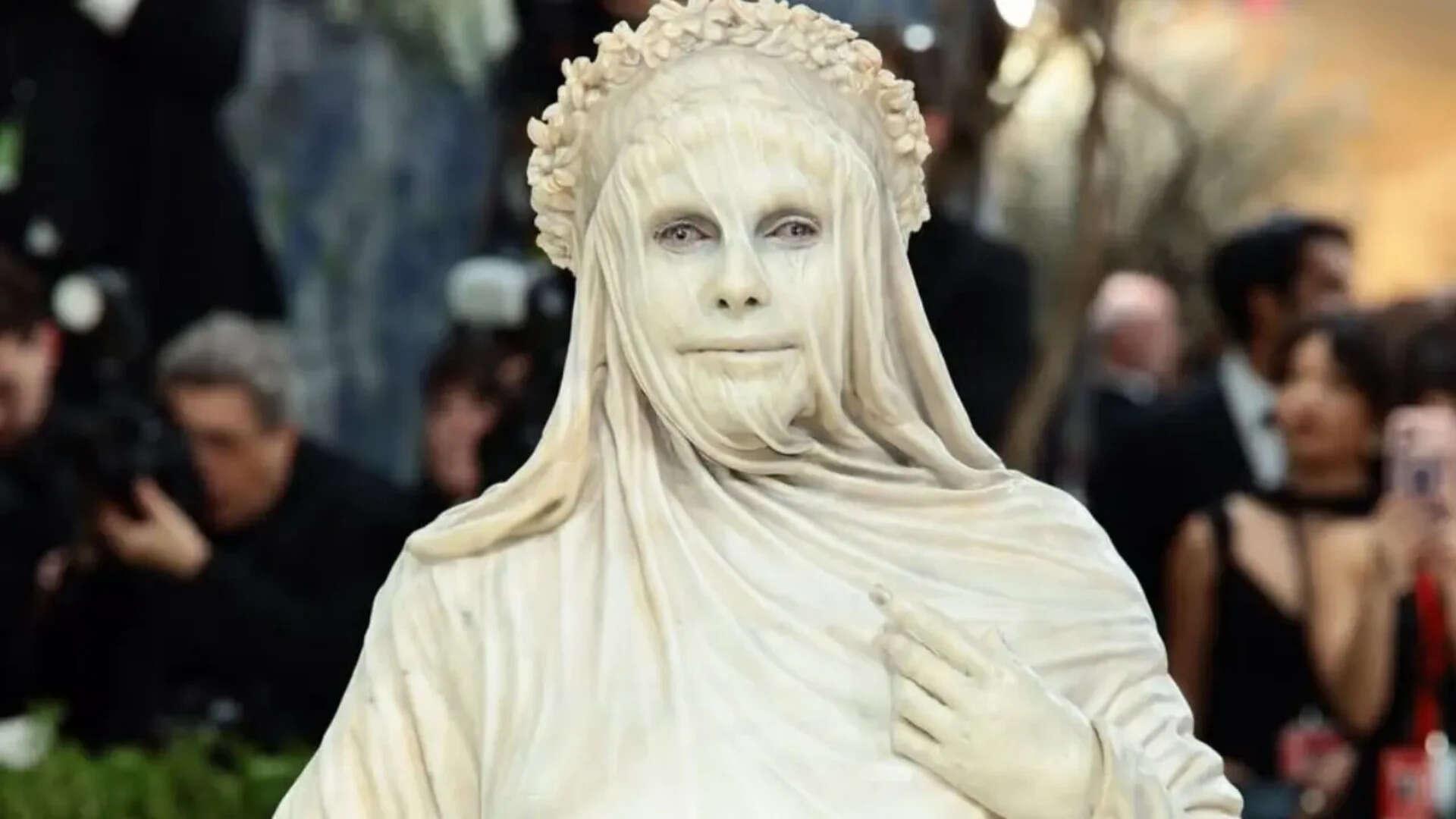 Heidi Klum turns living statue at 2026 Met Gala look