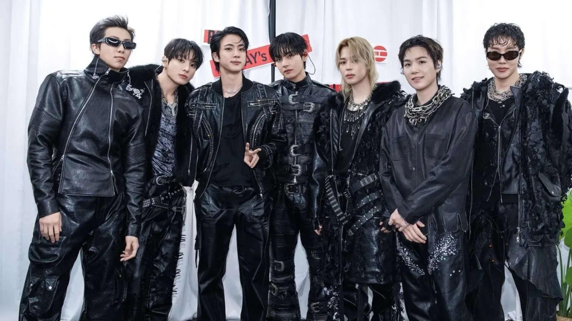 BTS greets 50,000 fans from Mexico palace balcony