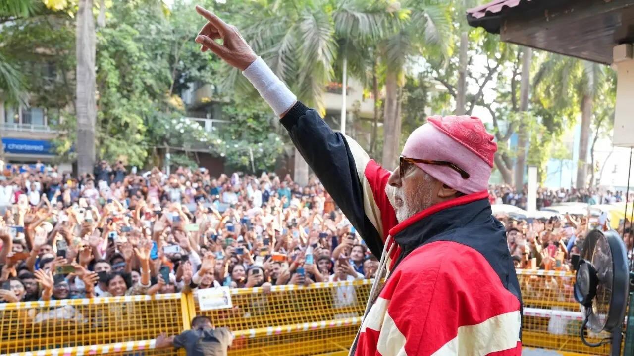 Amitabh Bachchan tells his security staff to behave well with fans, here's why
