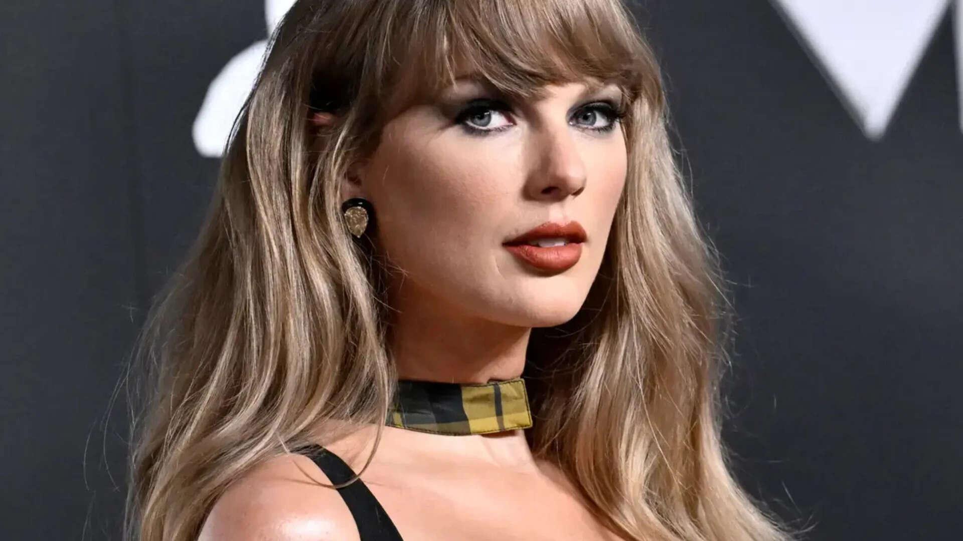 Taylor Swift enjoys dinner with family ahead of wedding - PICS