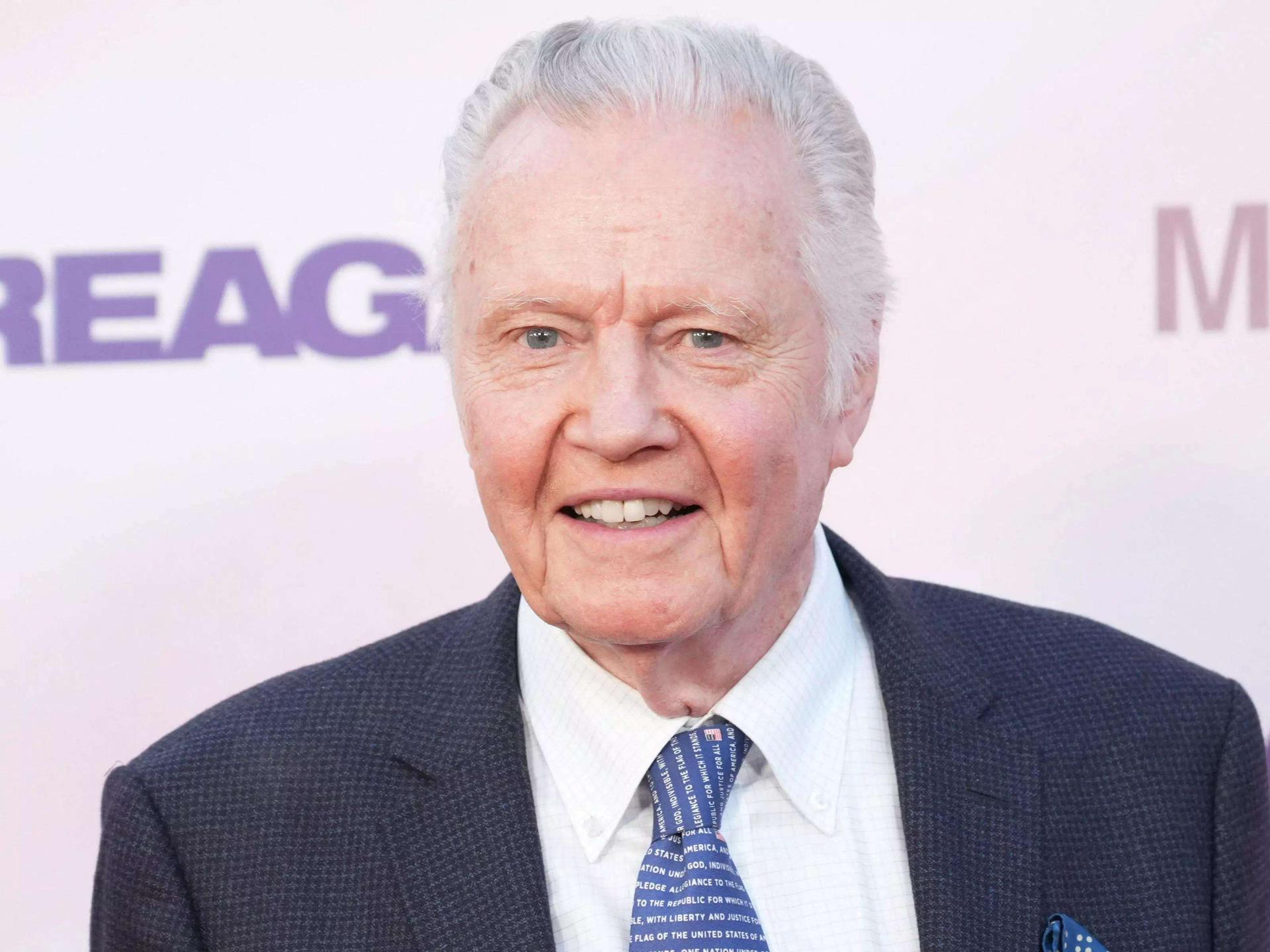 Jon Voight pleads to see Angelina before she quits LA