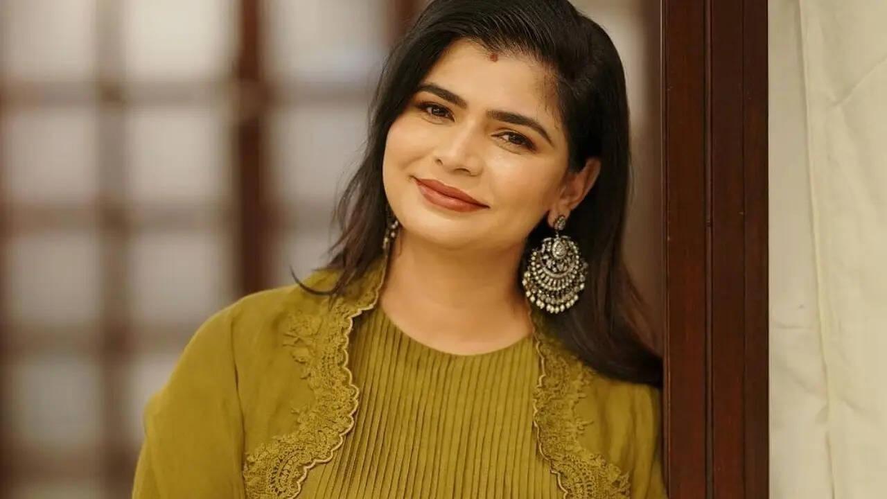 Chinmayi on how dubbing for Trisha in 'Karuppu' triggered 'Leo' memories