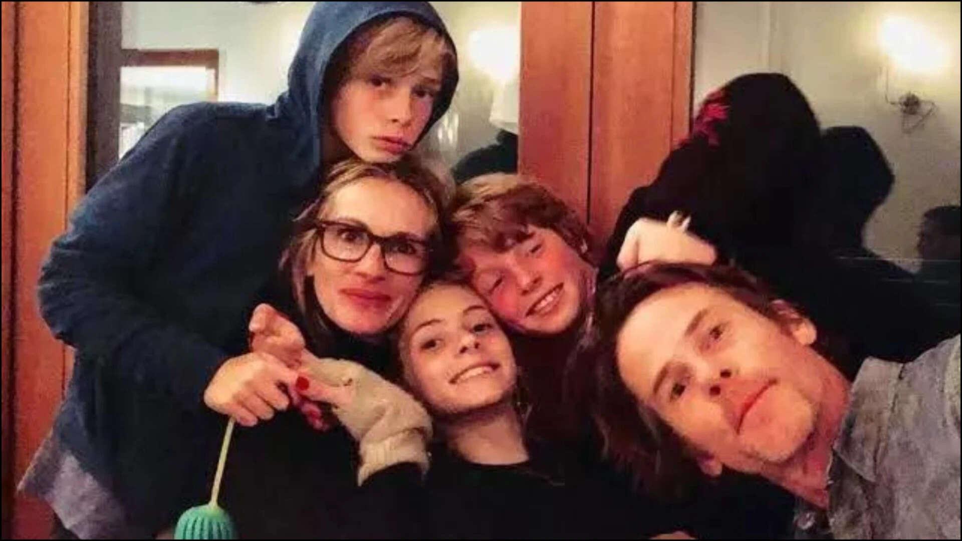Julia Roberts hangs out with Henry and Hazel
