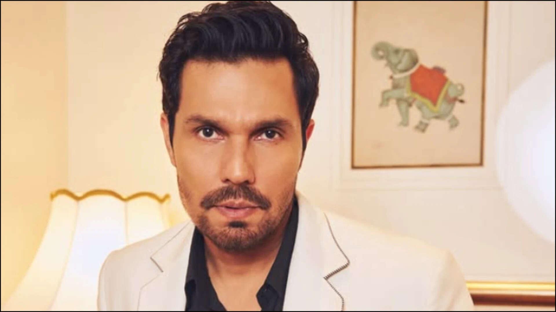 Randeep Hooda spotted travelling by metro during Mumbai rains