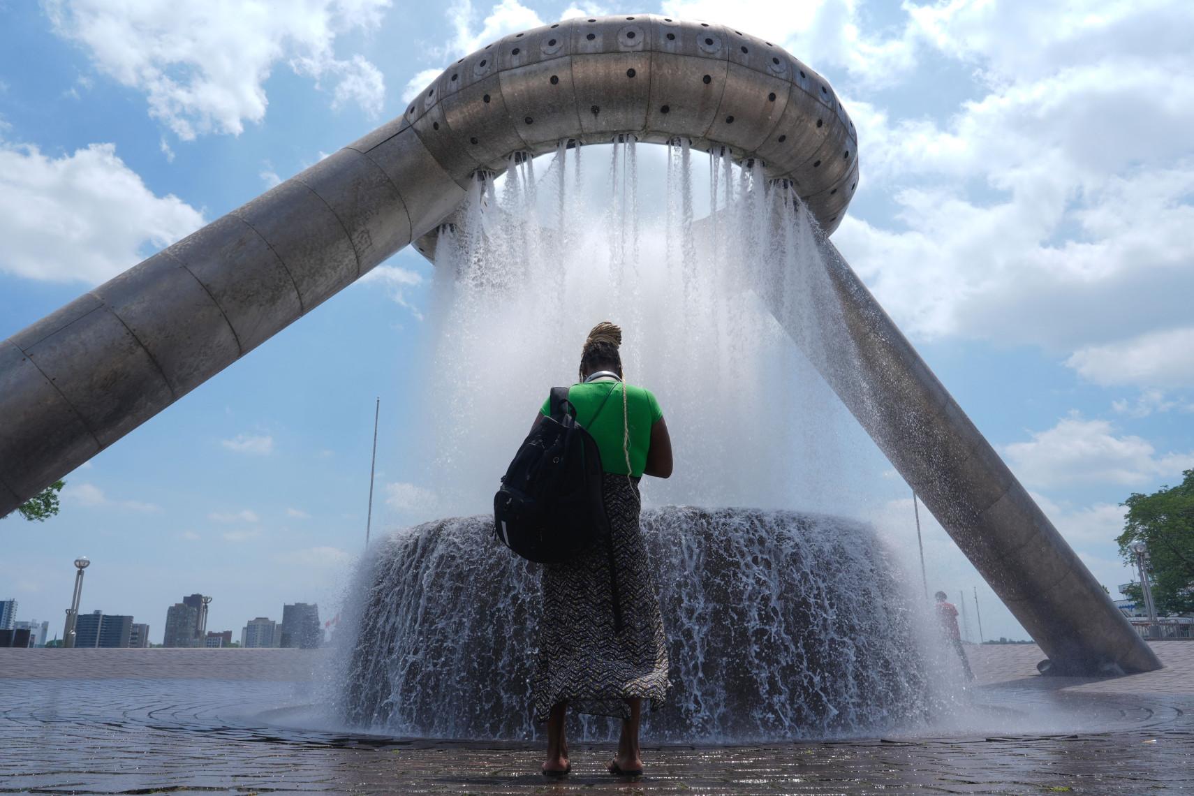 Extreme Heat Scorches US Midwest, Heads East